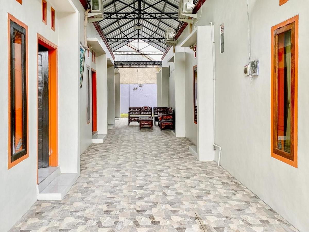 Griya Asri Syariah Mitra Reddoorz Hotel Rogojampi Buitenkant foto