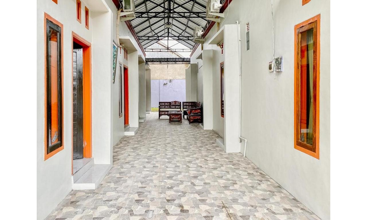 Griya Asri Syariah Mitra Reddoorz Hotel Rogojampi Buitenkant foto