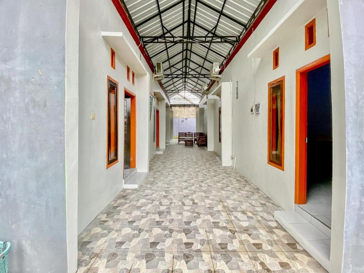 Griya Asri Syariah Mitra Reddoorz Hotel Rogojampi Buitenkant foto